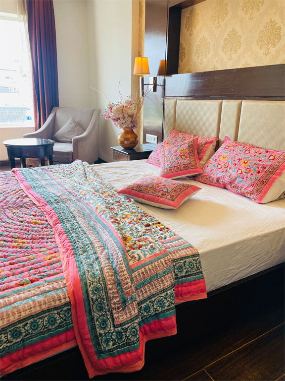Pink vatika hand block print reversible jaipuri razai ( quilt ) - Image 2