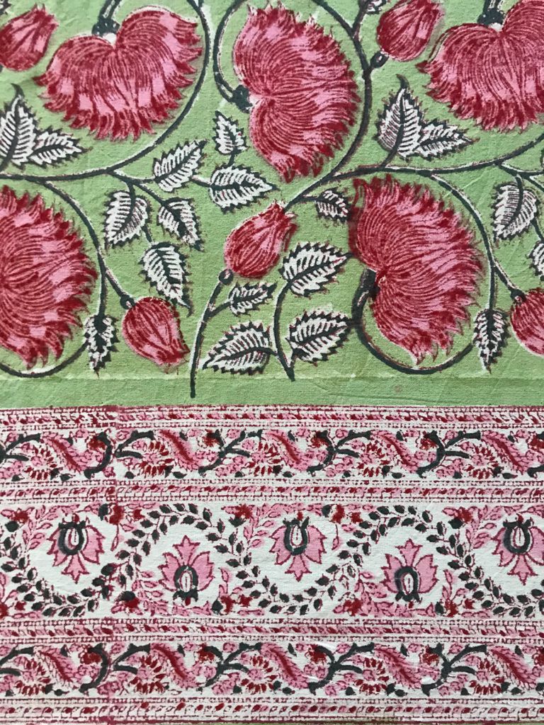 Green base butta jaal with two pillow cover - Image 2